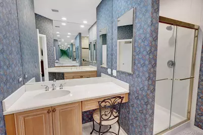 202 Carriage Lane, Plainview, NY 11803 - Photo 20