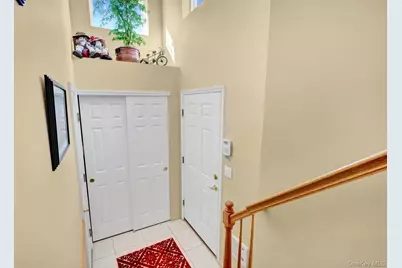 202 Carriage Lane, Plainview, NY 11803 - Photo 24