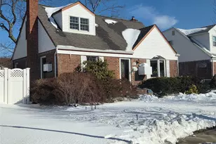 912 Oaks Dr, Franklin Square, NY 11010 - Photo 2