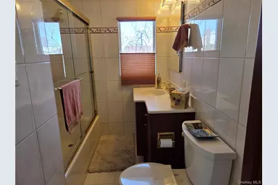 912 Oaks Drive, Franklin Square, NY 11010 - Photo 10