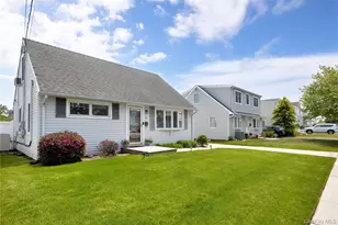 161 Division Ave, Massapequa, NY 11758 - Photo 2