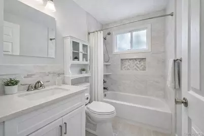 40 Sequoia Way, Holbrook, NY 11741 - Photo 32