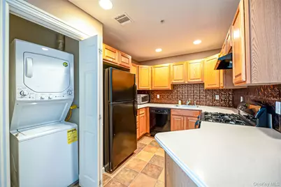 28 Lorien Place, Melville, NY 11747 - Photo 2