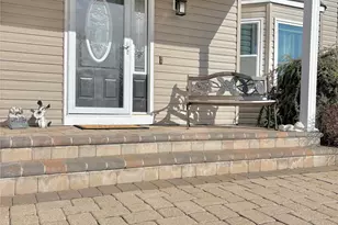 5 Lea Ave, Manorville, NY 11949 - Photo 2