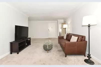 4 Birchwood Court #4J, Mineola, NY 11501 - Photo 4