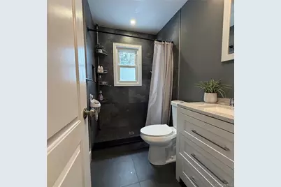 209 S 11th Street, Lindenhurst, NY 11757 - Photo 14