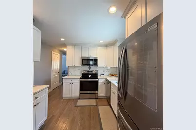 209 S 11th Street, Lindenhurst, NY 11757 - Photo 18