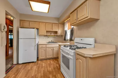 20 Hunter Avenue, Valley Stream, NY 11580 - Photo 10