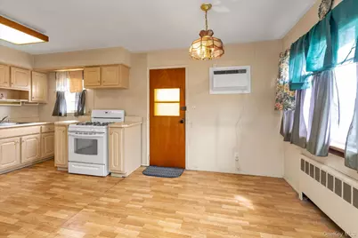 20 Hunter Avenue, Valley Stream, NY 11580 - Photo 8