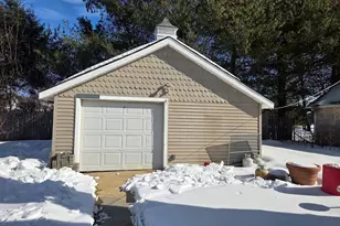 5 Milton St, Hicksville, NY 11801 - Photo 4