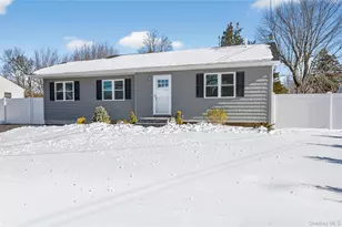 1667 Manatuck, Bay Shore, NY 11706 - Photo 2