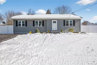 1667 Manatuck, Bay Shore, NY 11706 - Photo 1
