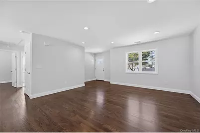 1667 Manatuck, Bay Shore, NY 11706 - Photo 8