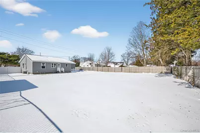 1667 Manatuck, Bay Shore, NY 11706 - Photo 30