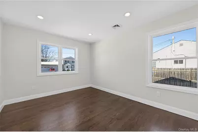 1667 Manatuck, Bay Shore, NY 11706 - Photo 14