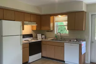 696 South St, Highland, NY 12528 - Photo 4