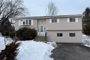 11 Mel Ct, Bay Shore, NY 11706 - Photo 2