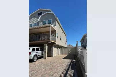 884 Beach Street, Lindenhurst, NY 11757 - Photo 2
