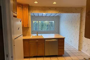 12 Cranberry Ln, Plainview, NY 11803 - Photo 2