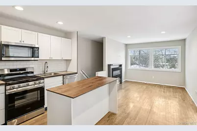 60 Marwood Road N #B, Port Washington, NY 11050 - Photo 4