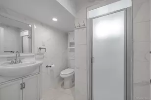 109-39 194th St, Saint Albans, NY 11412 - Photo 32