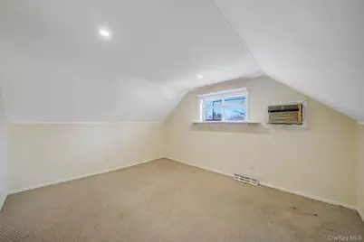 90 Winchester Drive, Lindenhurst, NY 11757 - Photo 32