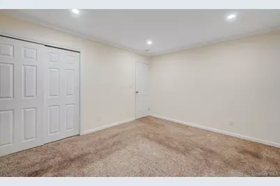 90 Winchester Drive, Lindenhurst, NY 11757 - Photo 28