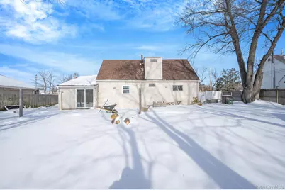 90 Winchester Drive, Lindenhurst, NY 11757 - Photo 12