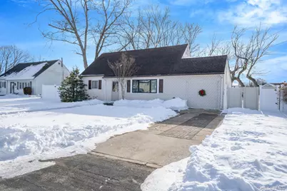 90 Winchester Drive, Lindenhurst, NY 11757 - Photo 4