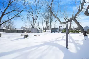 90 Winchester Dr, Lindenhurst, NY 11757 - Photo 16