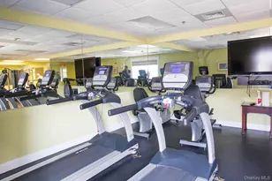 1532 Willow Ln, Valley Stream, NY 11580 - Photo 10