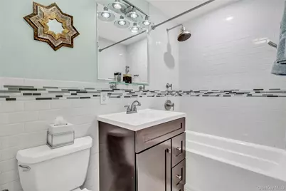 219 Mariners Way, Copiague, NY 11726 - Photo 12