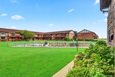 219 Mariners Way, Copiague, NY 11726 - Photo 18