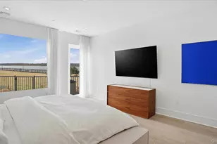 10 Shore Rd, Glenwood Landing, NY 11547 - Photo 10