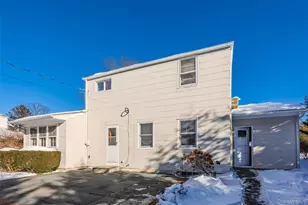 79 Appletree Ln, Roslyn Heights, NY 11577 - Photo 2