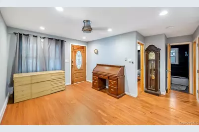 260 Springdale Drive, Ronkonkoma, NY 11779 - Photo 4