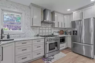 575 Hawthorne St, West Hempstead, NY 11552 - Photo 12