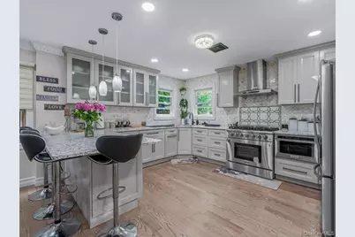 575 Hawthorne Street, West Hempstead, NY 11552 - Photo 10