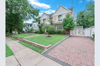 575 Hawthorne Street, West Hempstead, NY 11552 - Photo 2