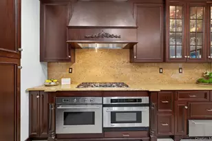 14 Miro Pl, Port Washington, NY 11050 - Photo 6