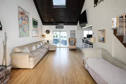 25 Centre Street, Lynbrook, NY 11563 - Photo 4