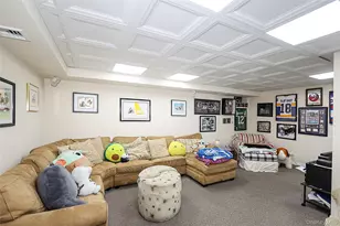 25 Centre St, Lynbrook, NY 11563 - Photo 18