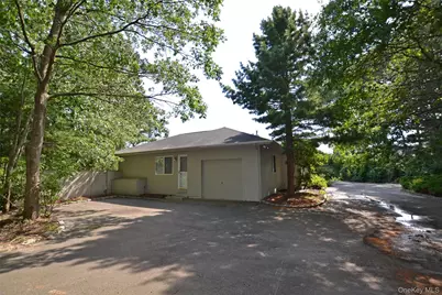 10 Jeffrey Lane, East Quogue, NY 11942 - Photo 4