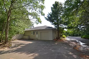 10 Jeffrey Ln, East Quogue, NY 11942 - Photo 4