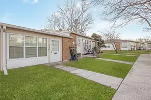 406 Woodbridge Dr, Ridge, NY 11961 - Photo 2