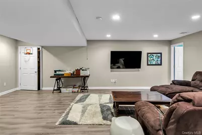 110 Brattle Circle, Melville, NY 11747 - Photo 30