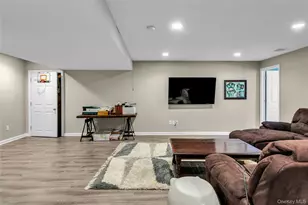 110 Brattle Cir, Melville, NY 11747 - Photo 30