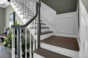 110 Brattle Cir, Melville, NY 11747 - Photo 16