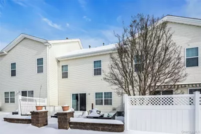 110 Brattle Circle, Melville, NY 11747 - Photo 42