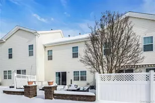 110 Brattle Cir, Melville, NY 11747 - Photo 42